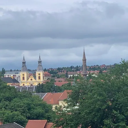 Castle Hill Premium * Eger