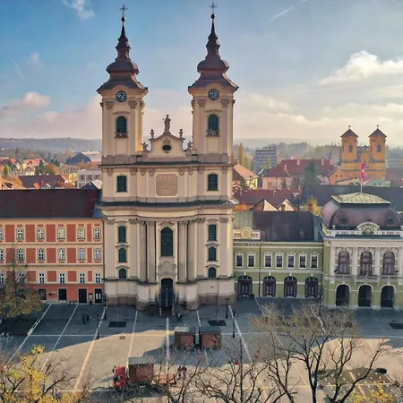 Castle Hill Premium Apartment Eger