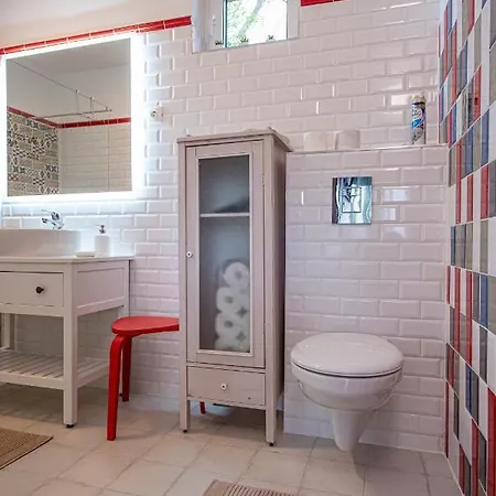 Castle Hill Premium *