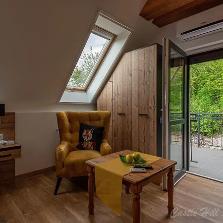 Castle Hill Premium * Eger