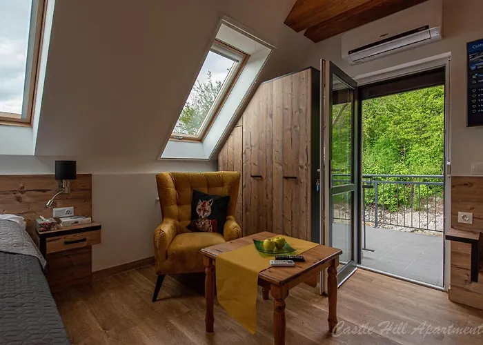 Castle Hill Premium * Eger