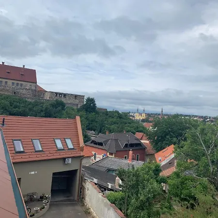 Castle Hill Premium * Eger