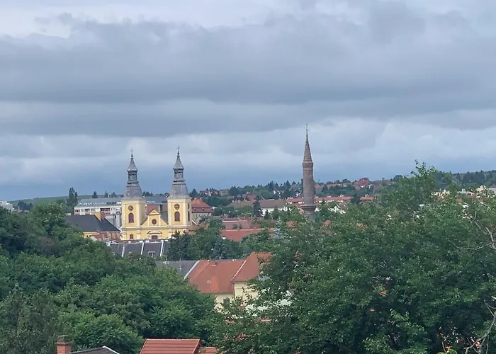 Castle Hill Premium * Eger